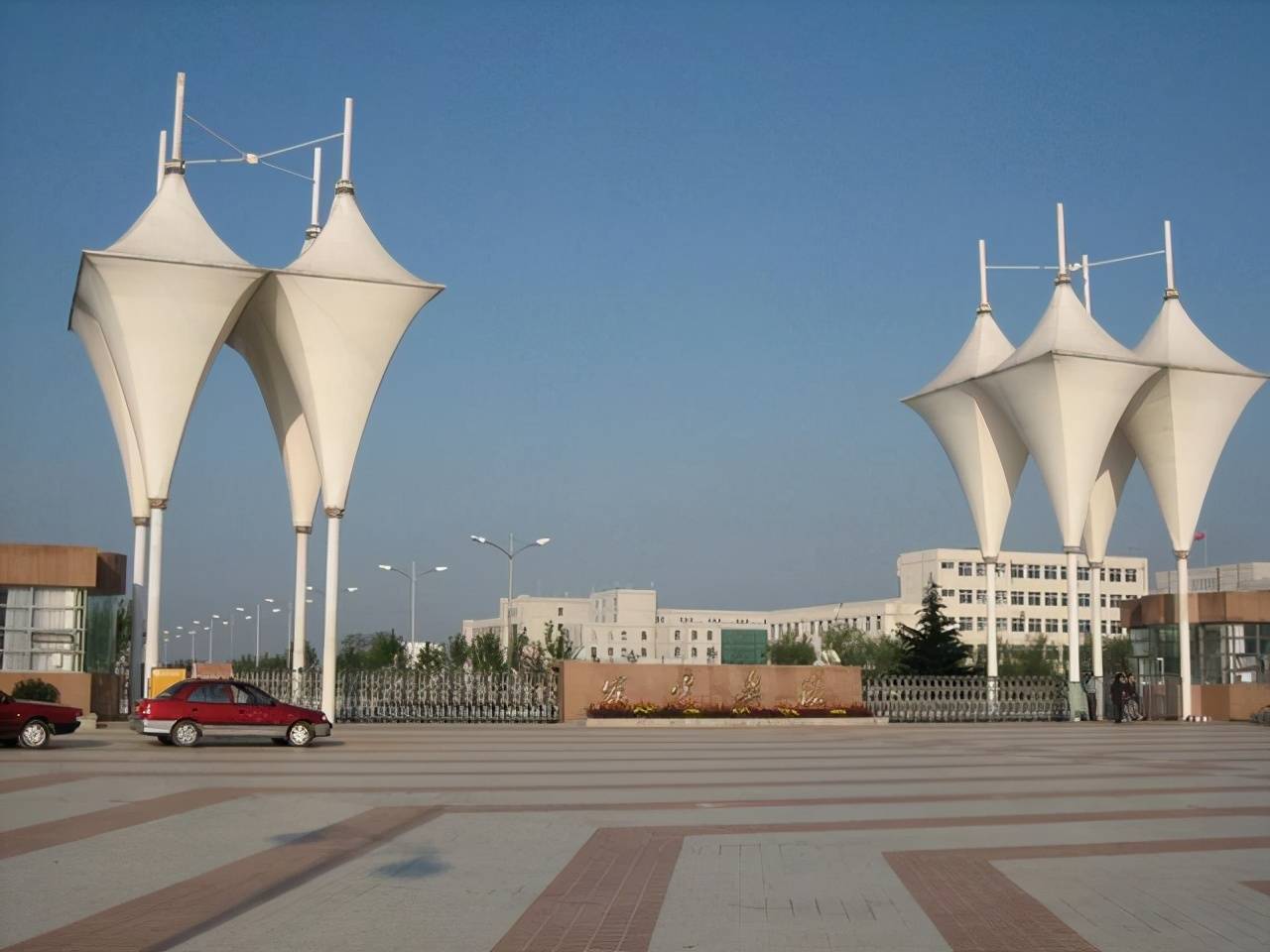 江苏很幸运的老牌三本,升格成为了公办二本,却因地理位置遭嫌弃!_宿迁