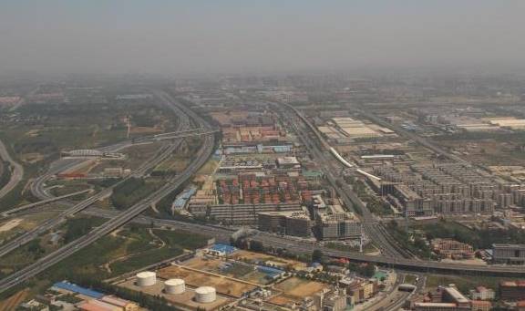 云端下的郑州：交通四面发达，高楼平地而起，不愧是河南第一城市