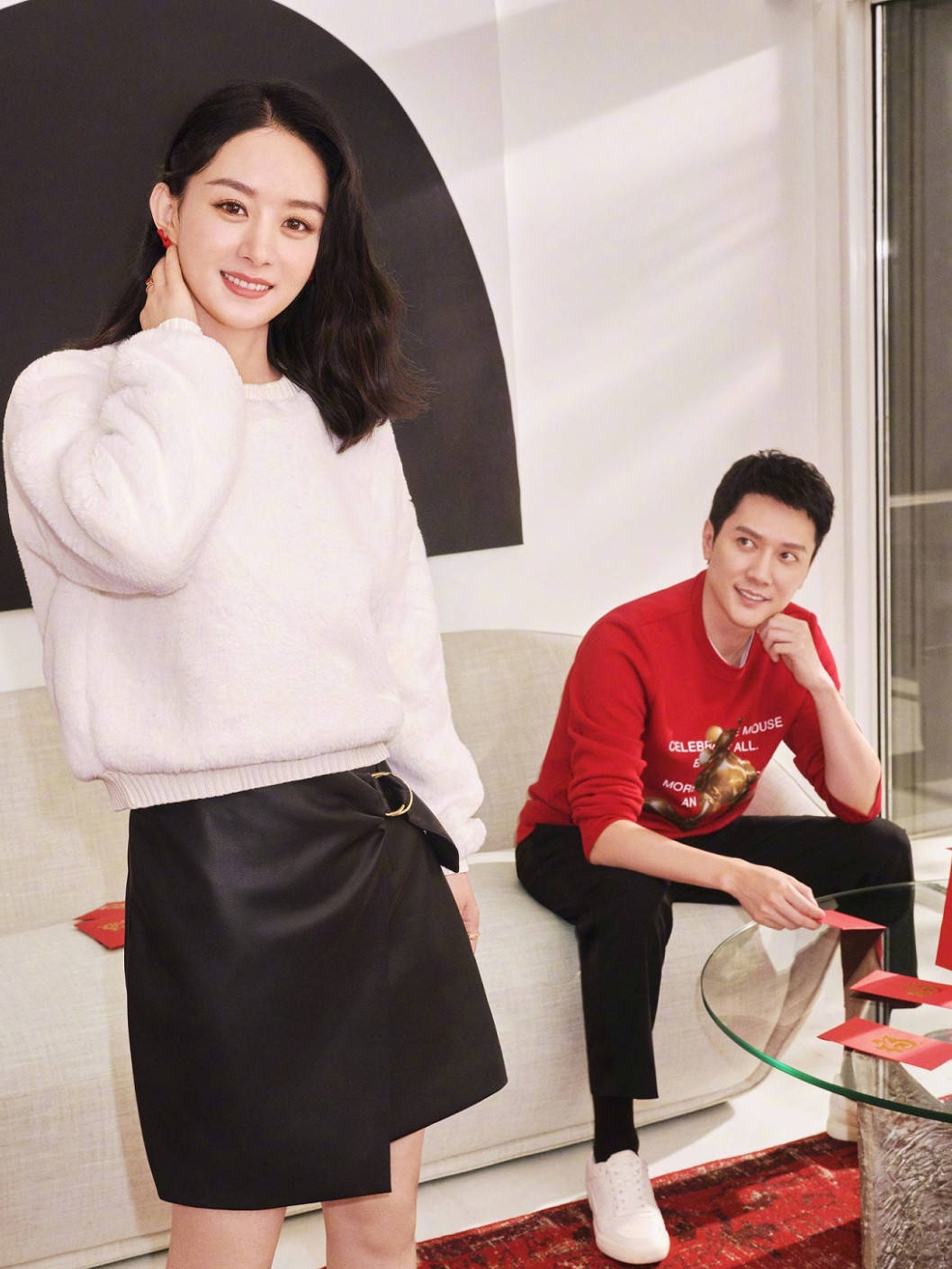 原创夫妻各忙各赵丽颖忙工作深夜赶回家见儿子冯绍峰在外地玩嗨了