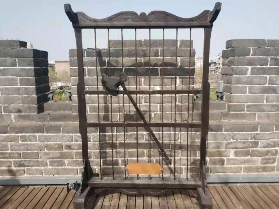 战斧贰,中国古代的兵器蕴含着强烈的民族个性与传统精神,一件貌似普通