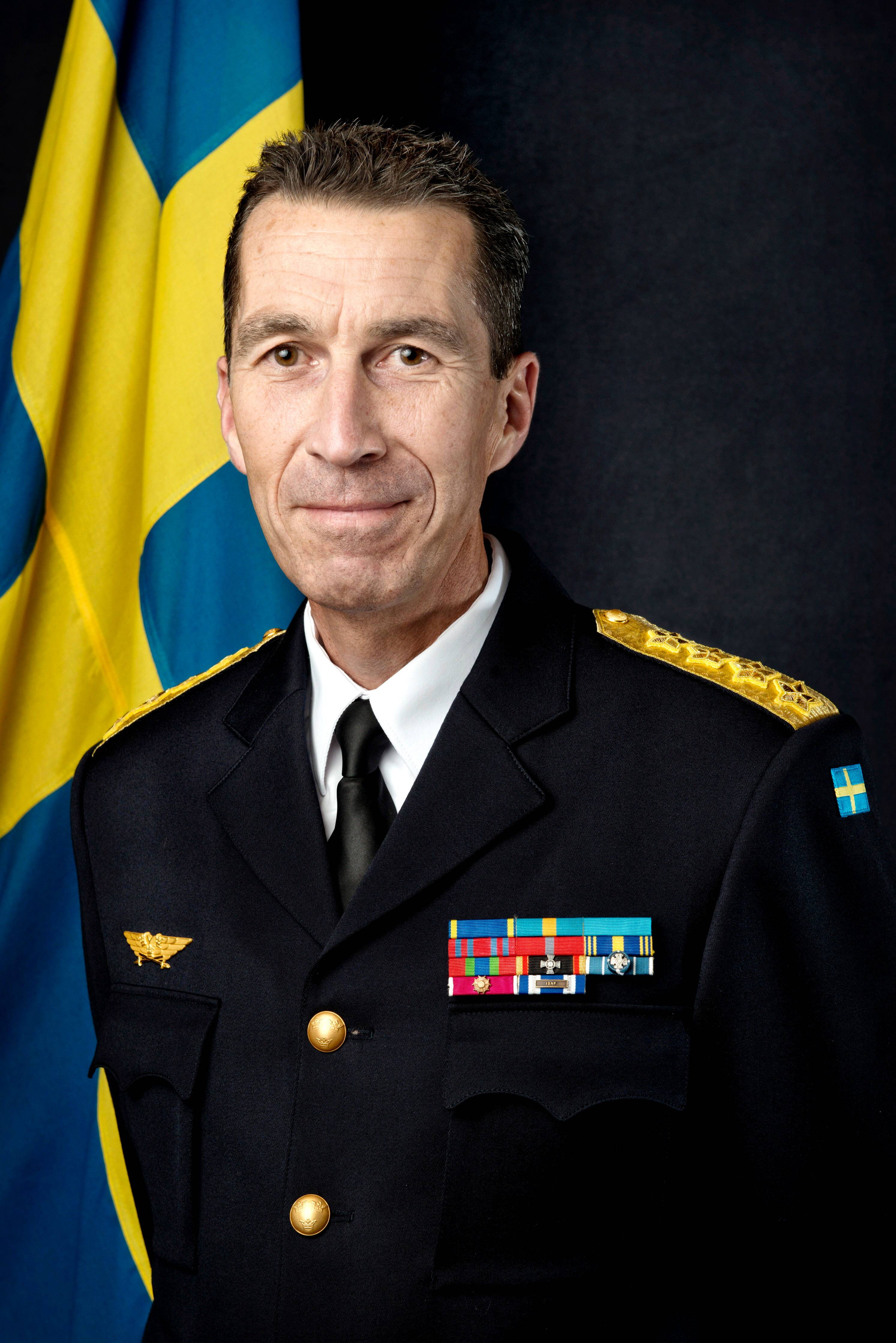 瑞典三军总司令,飞行1500小时的飞行员,少将直接升为上将
