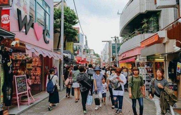日本街上的中文警告牌，看清内容后，中国游客：愤怒又无奈！