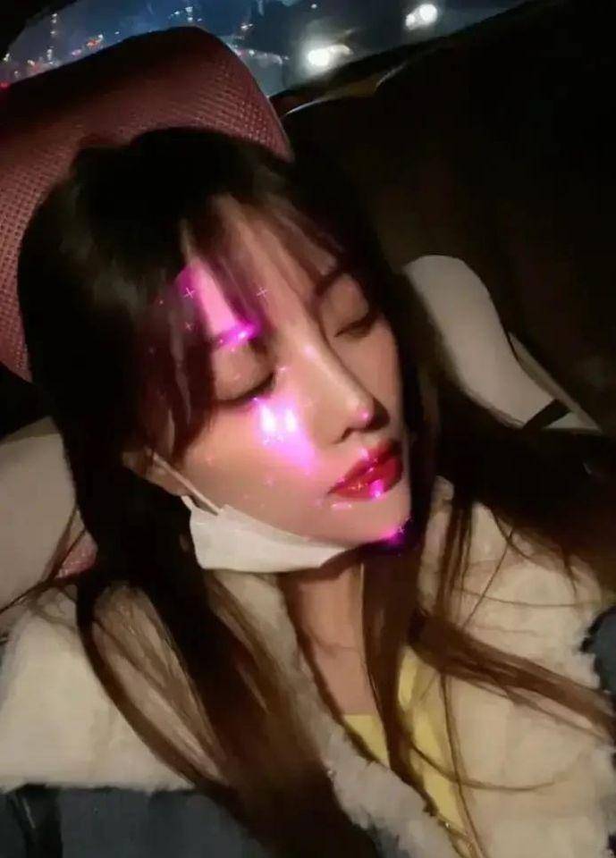 李小璐晒深夜醉酒自拍,穿连体衣跳舞,舞劲十足!