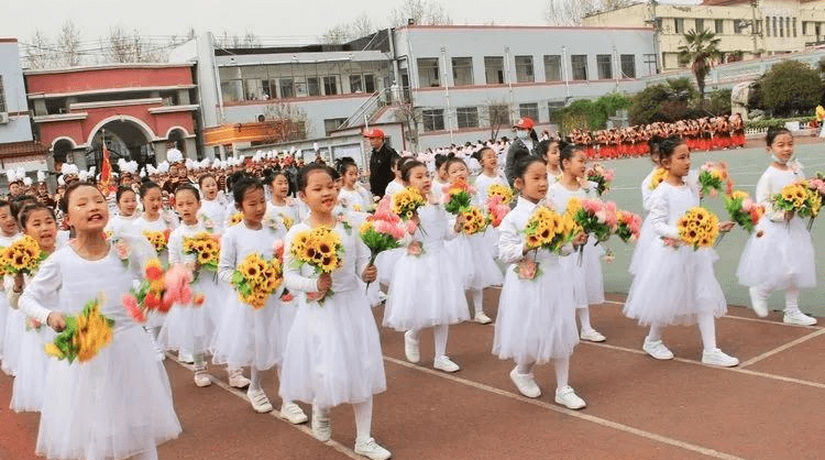 枣庄市峄城区苏堂小学举行春季阳光体育田径运动会