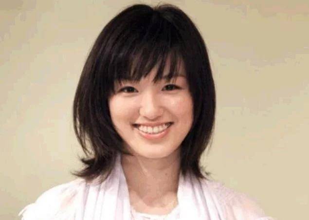 烟雨朦胧中的小千代 小时候美得不科学 长大后不是同一个人吧 寿花