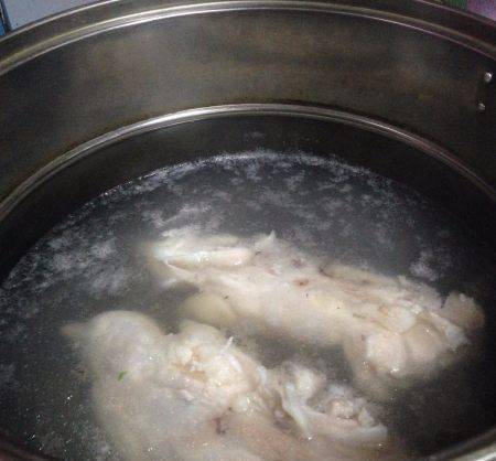 猪脚怎么做好吃又简单炖汤 530492bb4a5242f38711450838dfe879.jpeg