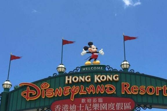 全球最小的迪士尼乐园，却被评为口碑最好，游客：比上海的强多了