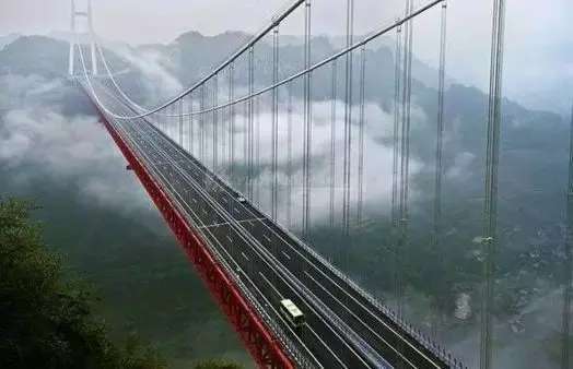 世界上最陡的桥梁，司机看完吓哭了！