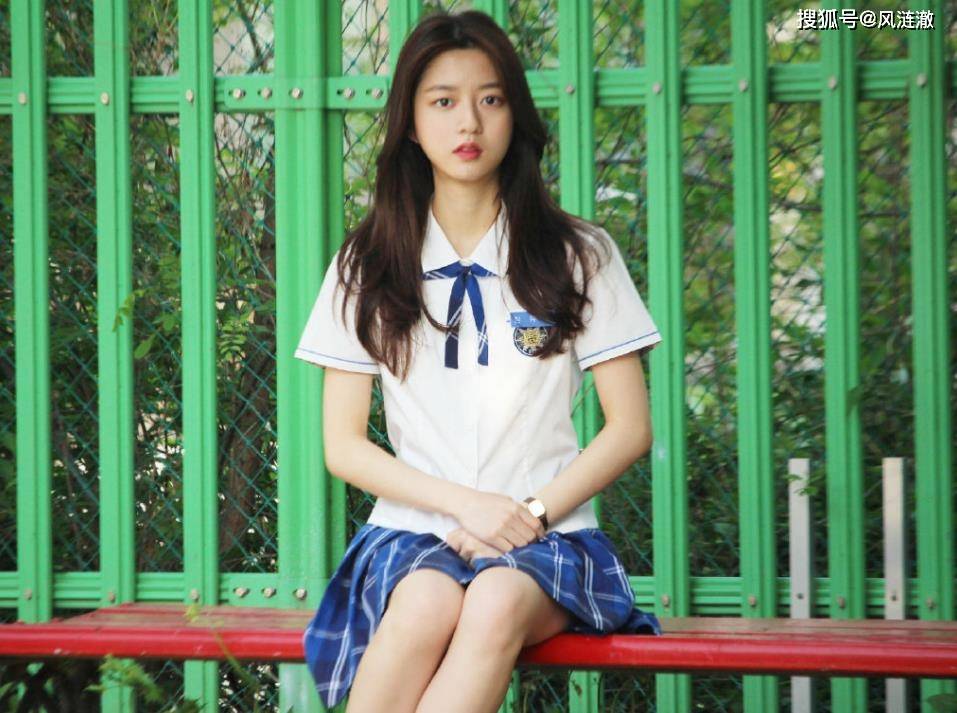 金贤秀不仅出演过现象级韩剧《来自星星的你》,还拍过中国广告.