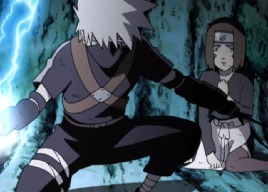 将三尾封印在凛体内,凛为了保护村子自己撞向卡卡西的千鸟,被自己所爱