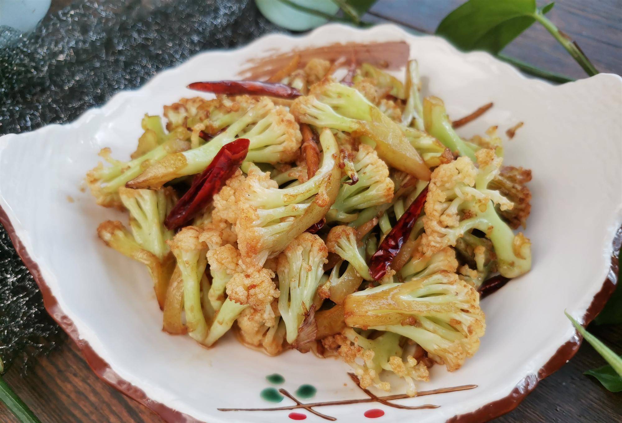怎么炒干煸花菜好吃 69656ef4dcf64d43b358c49648729c76.jpeg