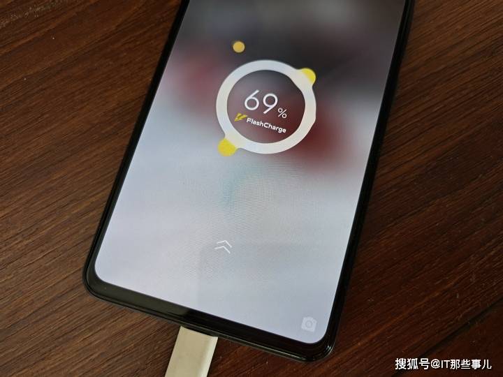 手机|独立显卡加持 iQOO Neo5游戏性能表现超出预料