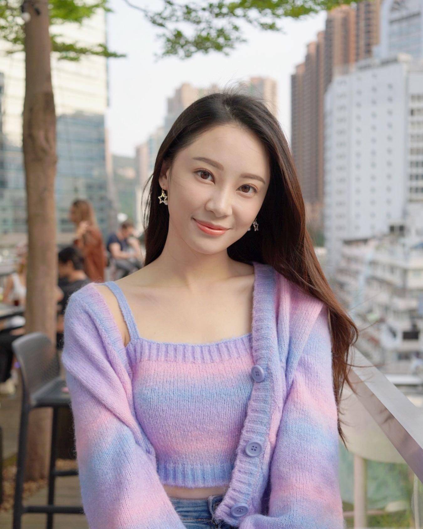 28岁tvb新一代上位小花因身材美腿受关注,大方分享护腿心得_叶蒨文