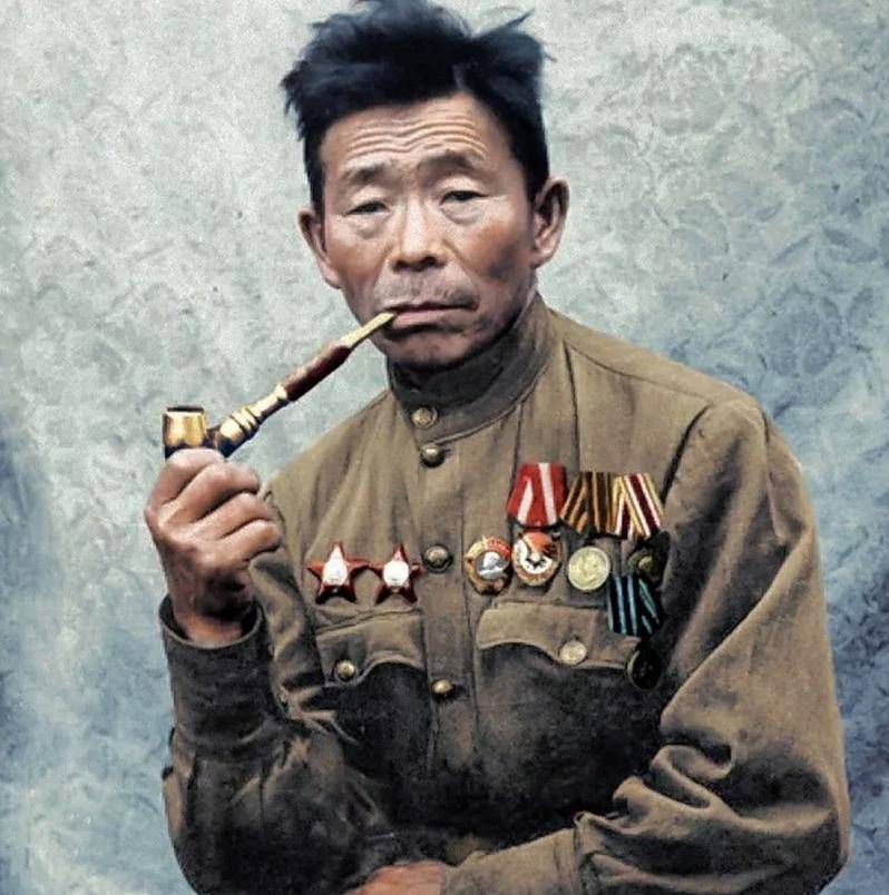 二战苏军顶级狙击手40岁黄种人老汉爱好抽烟4年杀敌368个