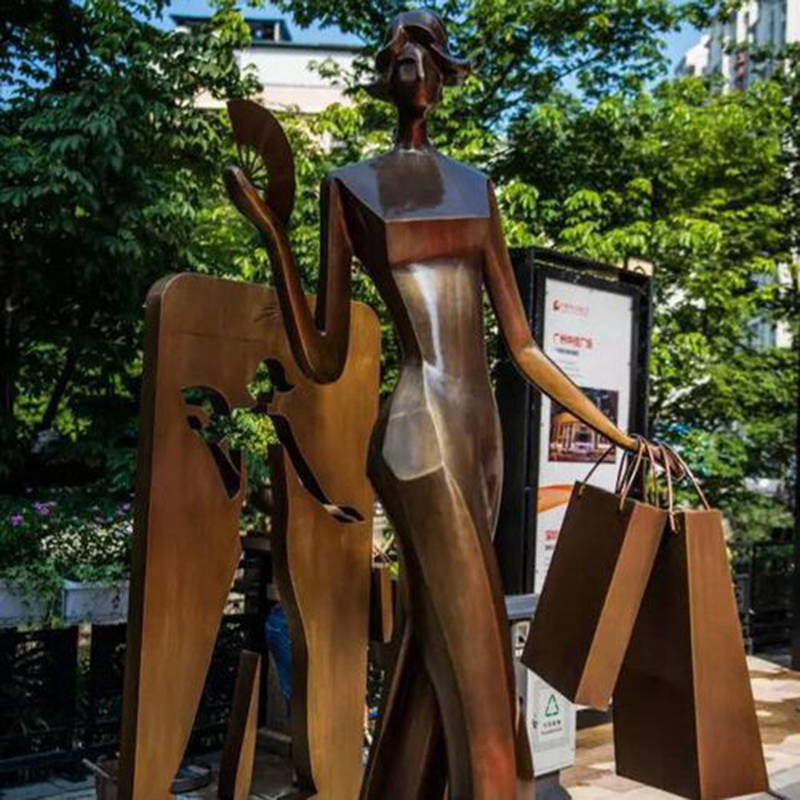 商业街景观小品是景观中的点睛之笔,一般体量较小,色彩单纯,对空间