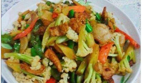 花菜炒肉怎么样好吃又少油 54b83648a8e54f5b9133af0395e6a2e9.jpeg