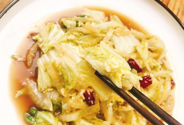 酸辣白菜的做法家常菜大全 ebdf6410ec5d4a4c8cf27b72150980b8.jpeg