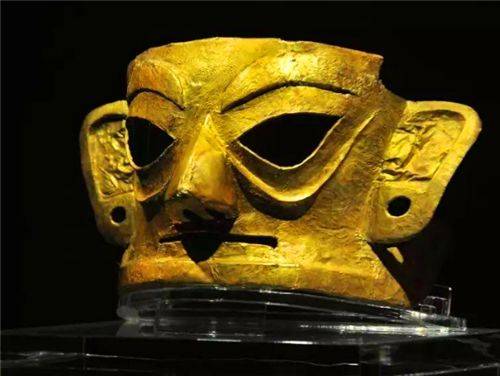 学者们还认为文字起源于图腾崇拜,从图形过渡到文字,因此三星堆出土的