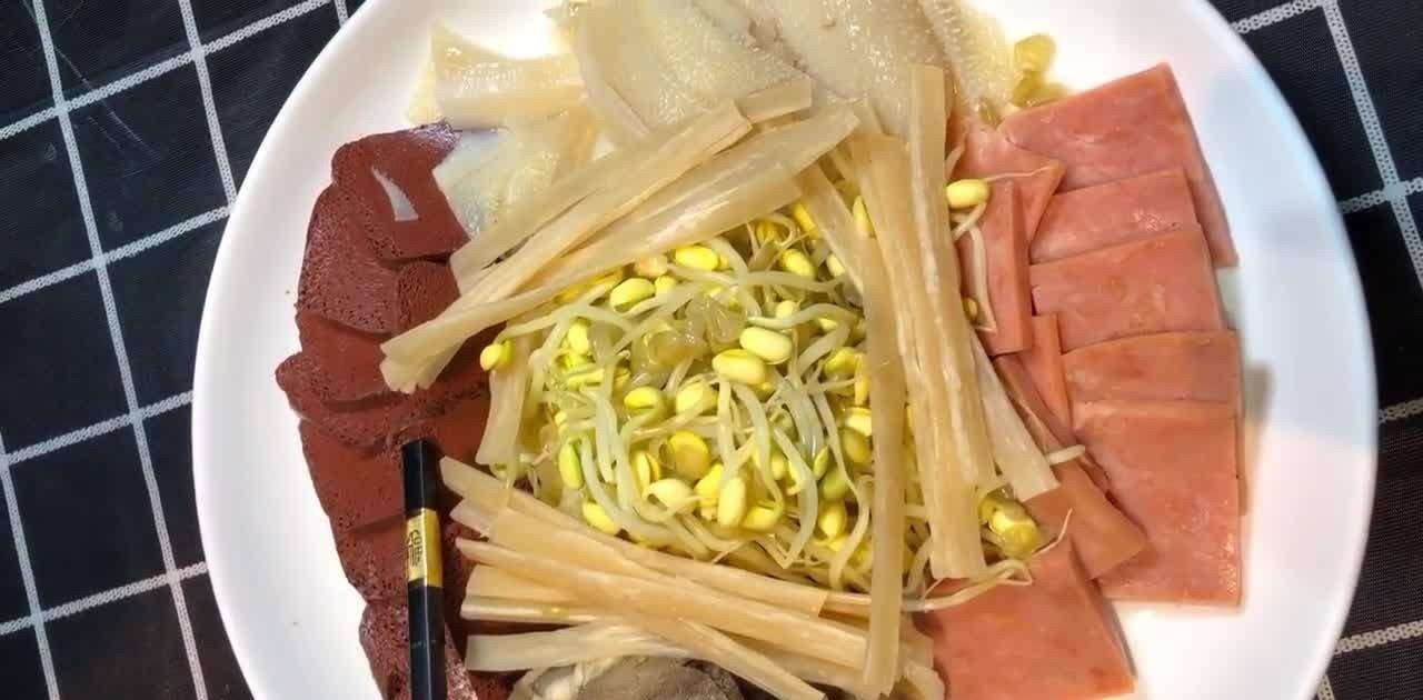 在家怎么做红薯宽粉 76d7265b334b4dd397b3f1f43120777d.jpeg
