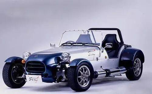 比如上图就是光冈在2003年推出的豪华双门跑车le-seyde