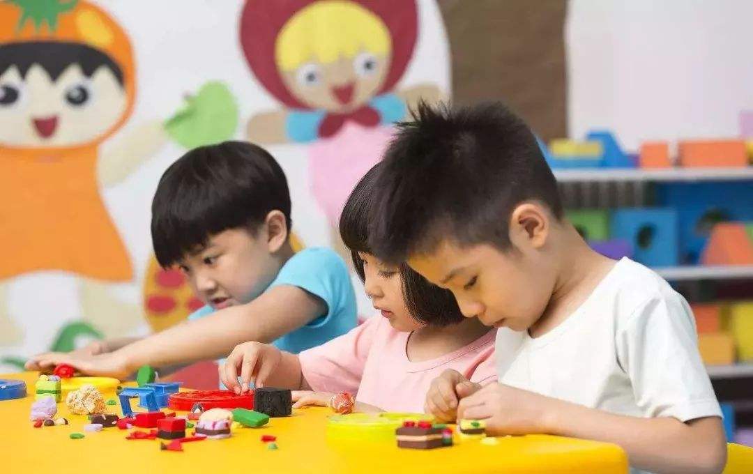 色彩心理学 通过颜色辨别孩子性格 喜欢这2种颜色有点 悬 特质