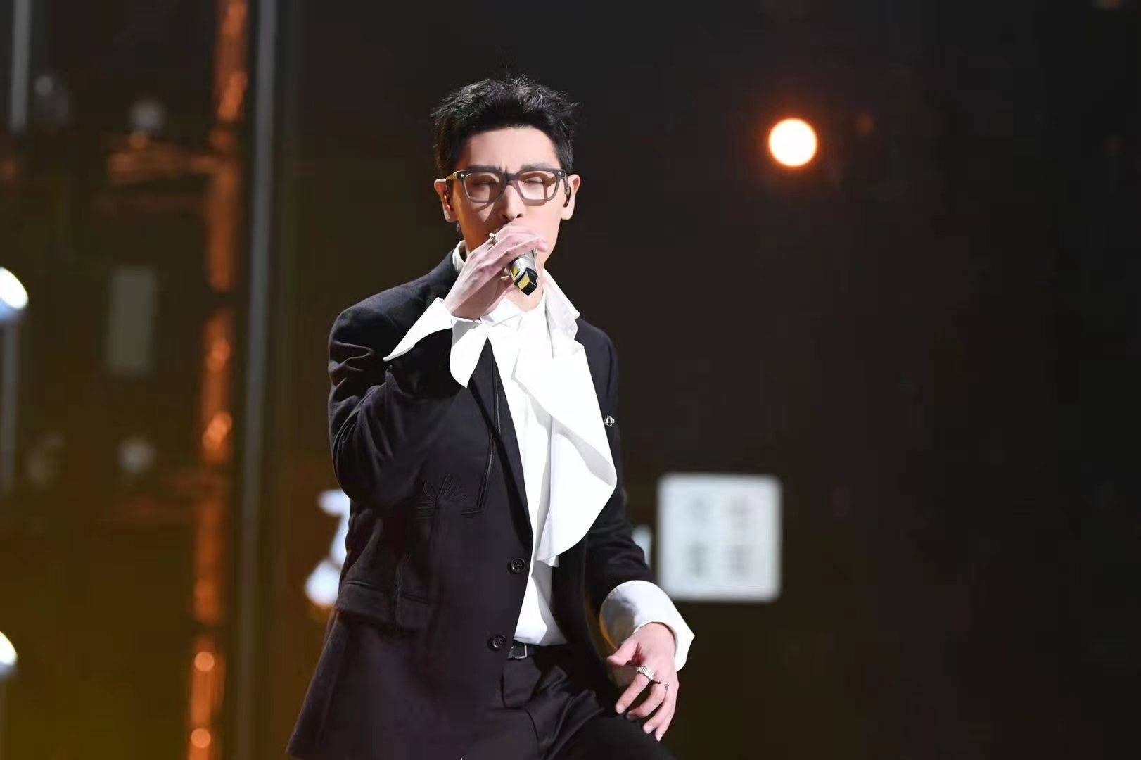 张赫宣天赐的声音全新演绎大艺术家被称为神级现场