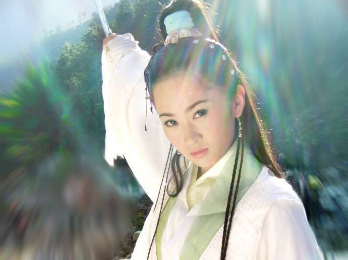 人长得漂亮,24岁走红,嫁大3岁圈内老公,女儿长相却没遗传她_杨蕊