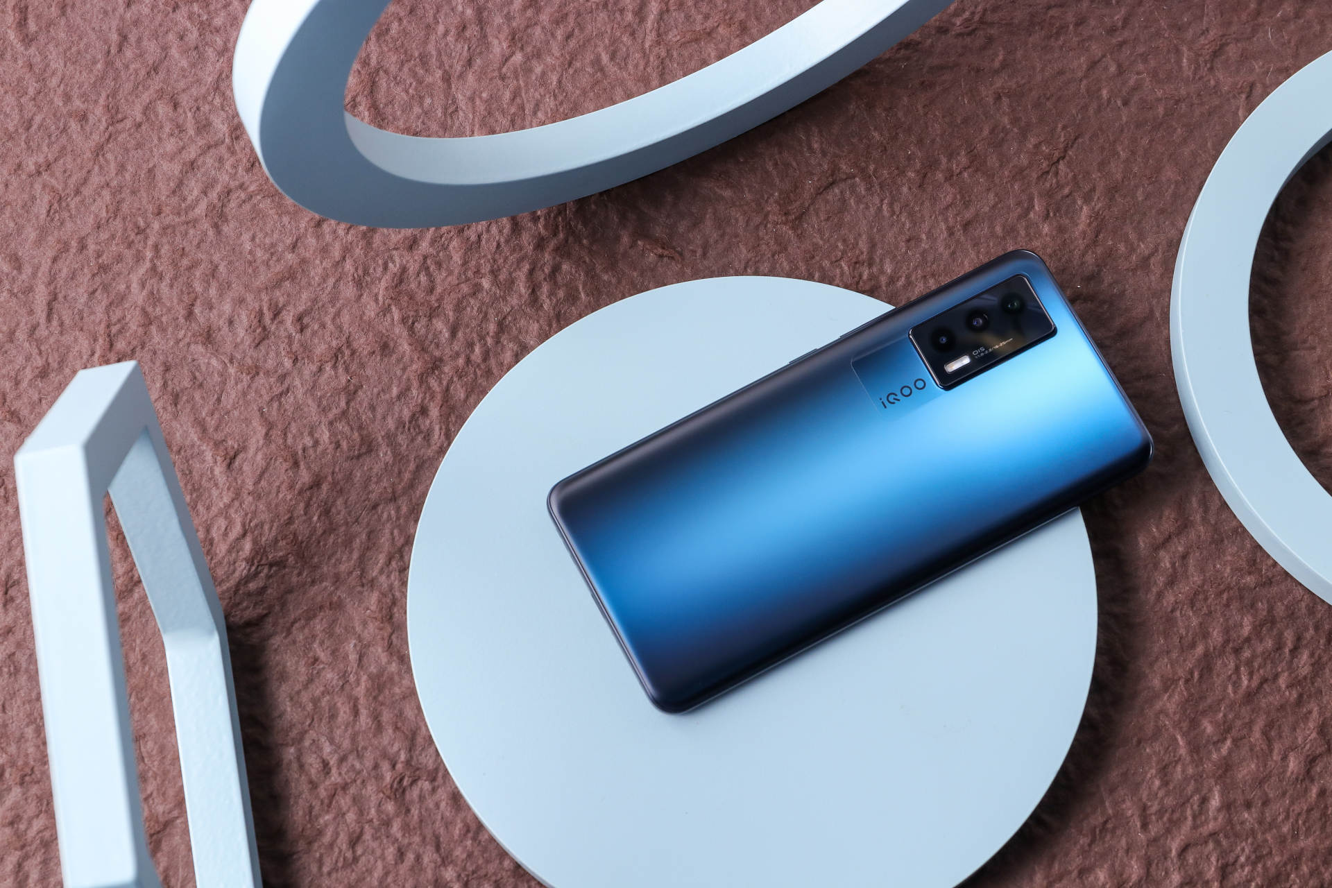 iqooneo5快充评测29分钟充满4400mah大电池