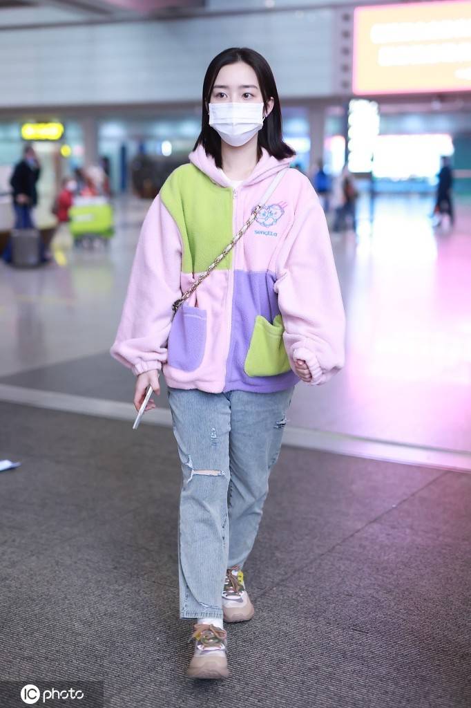 邓恩熙梳着利落短发现身素颜白净可爱状态满分