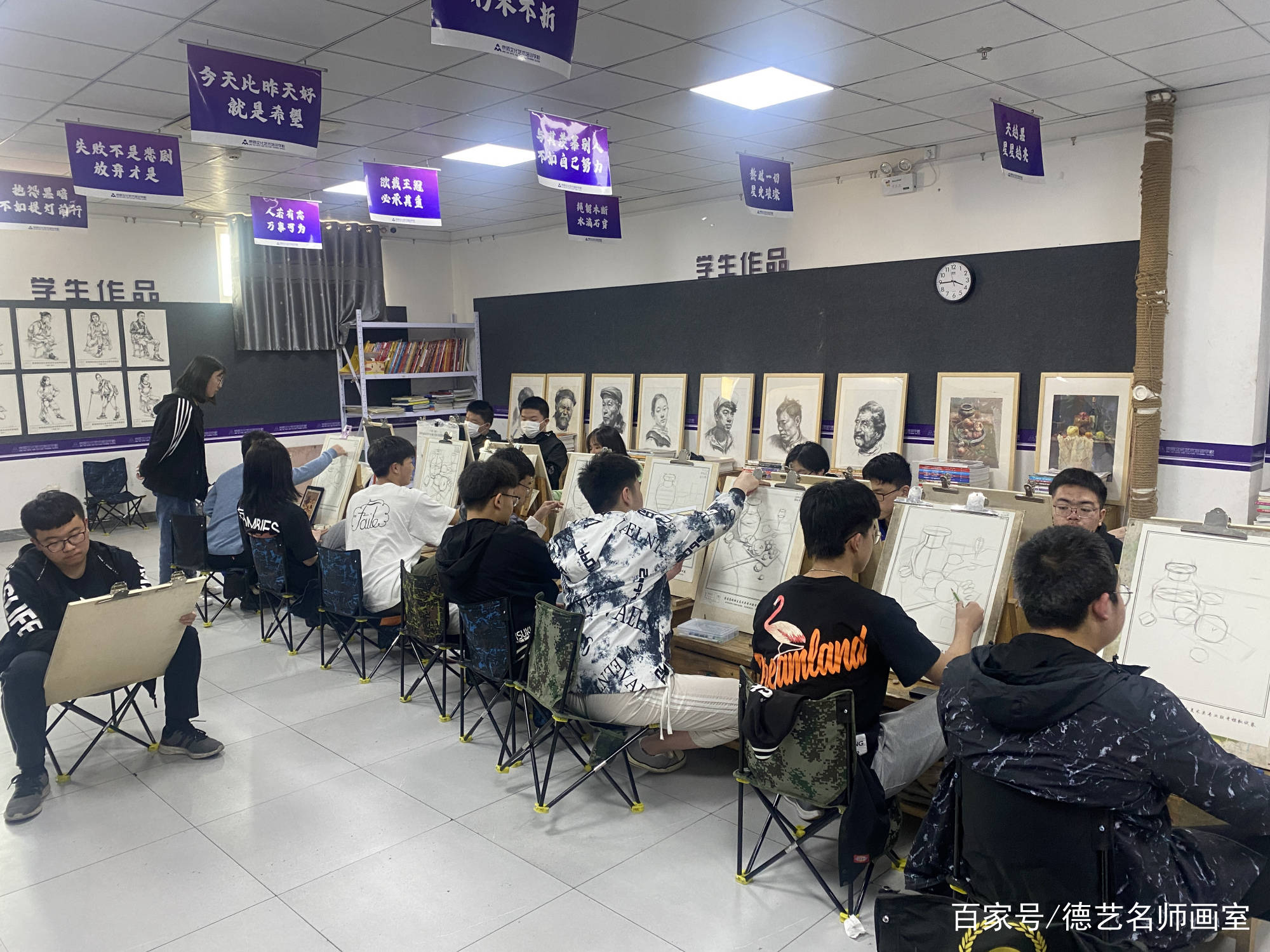 德艺名师老师讲课并改画三,了解画室真实成绩说实话,现在画室的成绩