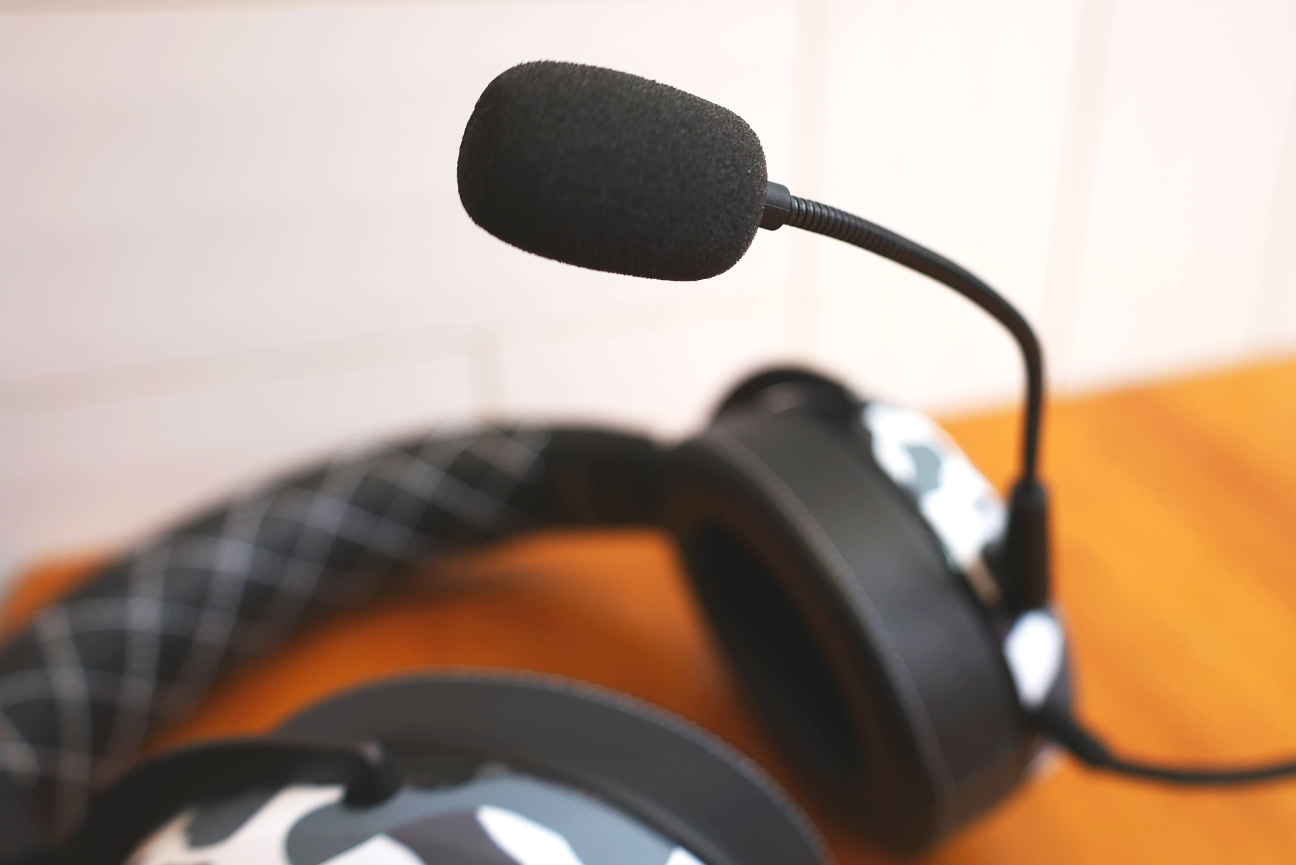 好一点的头戴游戏耳机 b9f6e57492a9477eb57163268d319177.jpeg