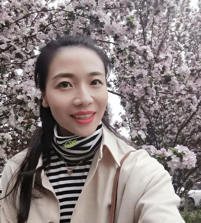 原创女排功勋魏秋月近况如何带儿子逛动物园如今成家庭主妇