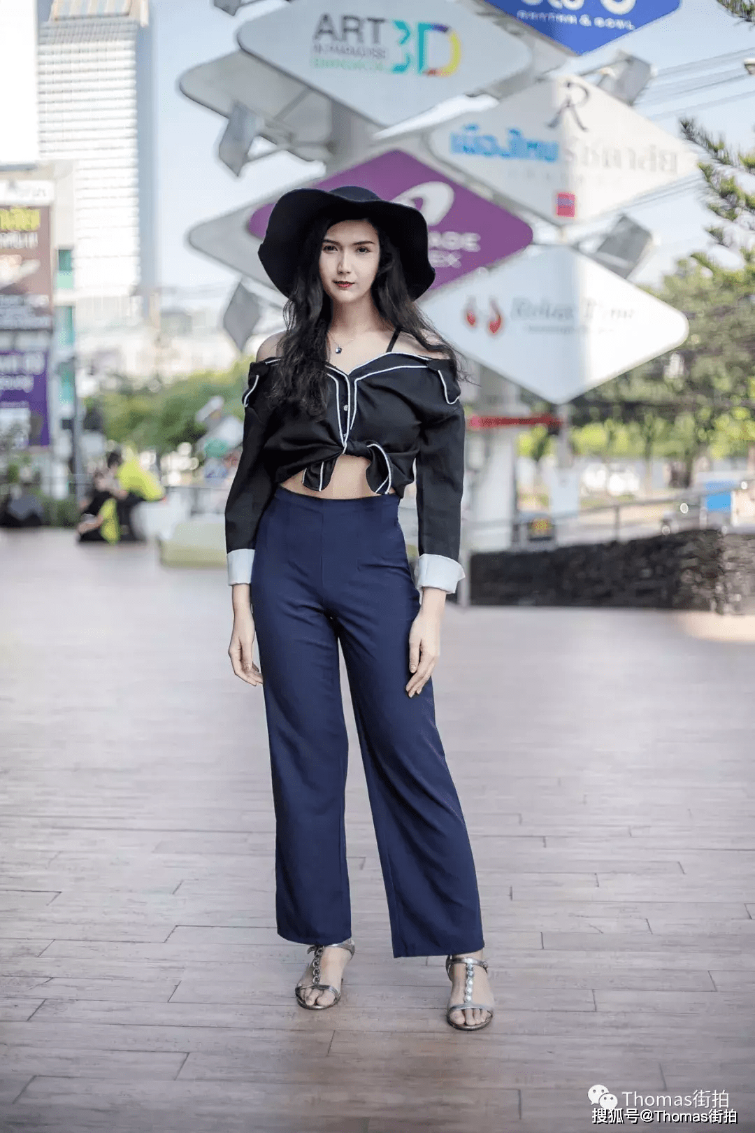 泰国街头的街拍画面潮人的穿搭很有异国风情味儿