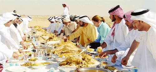 迪拜人吃饭，穷人吃饭，富人吃饭，王室吃饭，差距一目了然