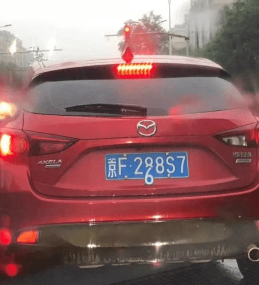 原创
铲屎的床太小了,朕要掉下来了,朕愁的慌