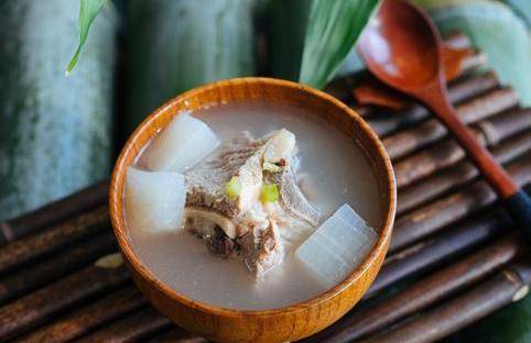 排骨汤怎么炖好喝又清淡 d4bc5e4918fe4cca817a6a17b0b78f60.jpeg