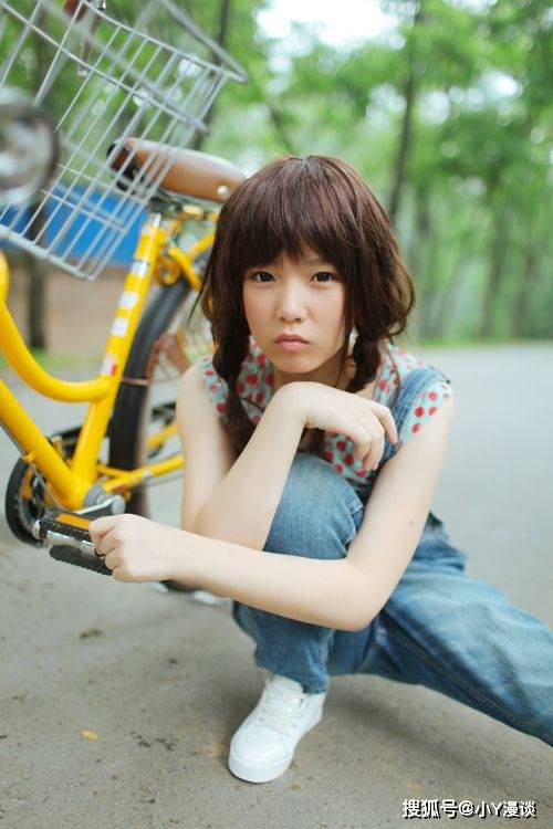 "音乐少女"本兮:15岁写歌17岁爆红全网,为什么22岁突然离世?