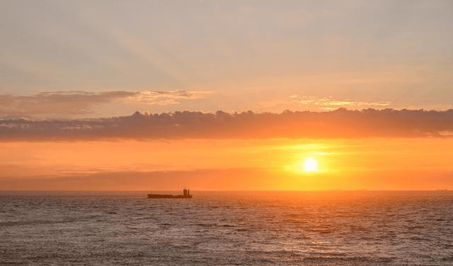 在威海等待第一缕日出 ，打卡小众海滨美景，看日出要趁早
