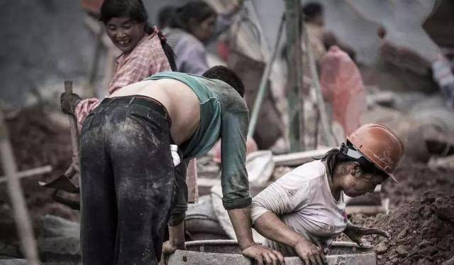 在建筑工地打拼的农民工到底能有多拼
