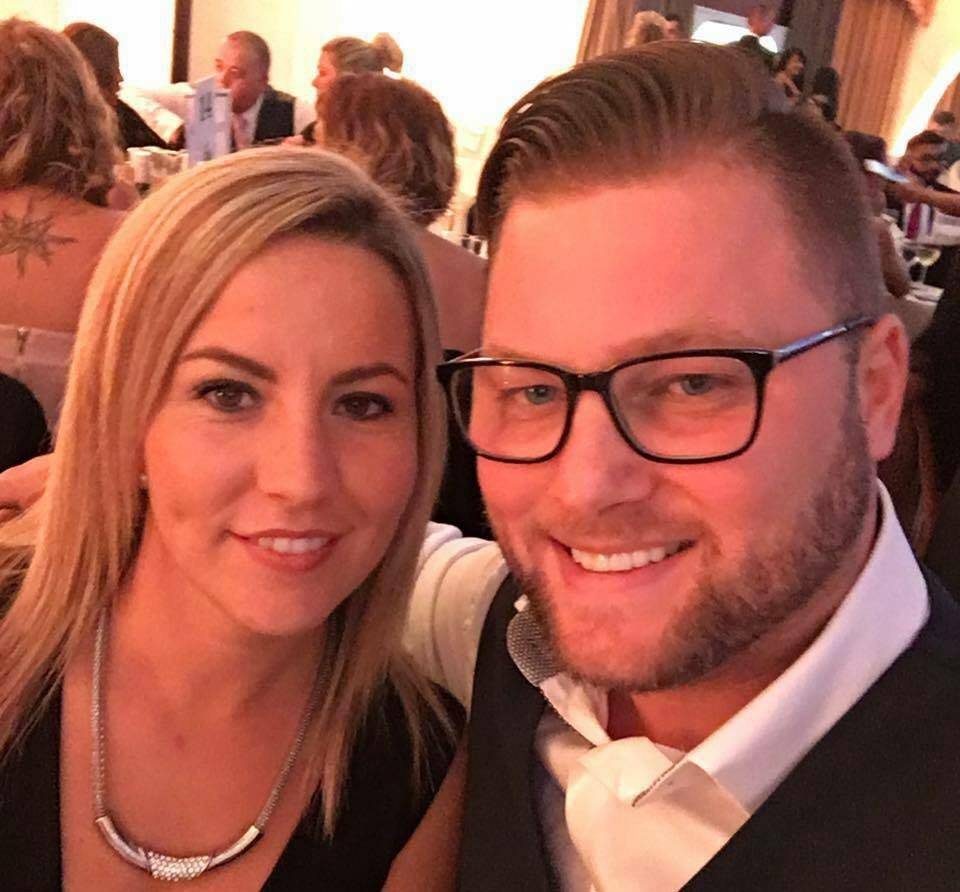 已婚女教师勾引15岁男生交往,被判监禁6年零2个月_坎迪斯·巴伯