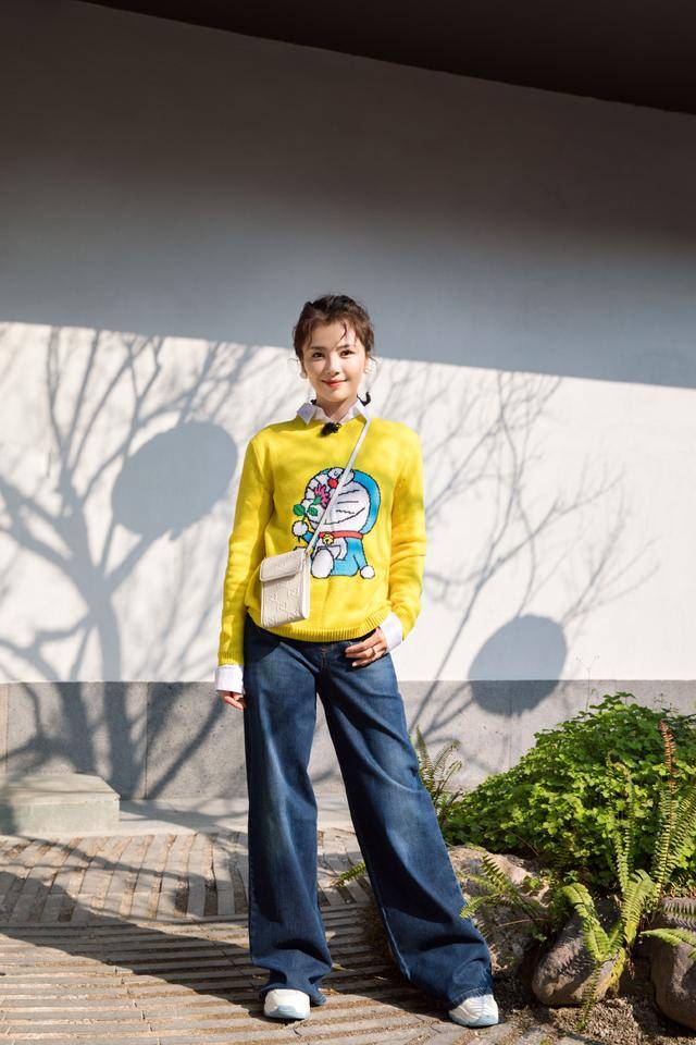 刘涛首当团长太抢眼!穿卡通卫衣扎羊角辫,自嘲是电灯泡太可爱