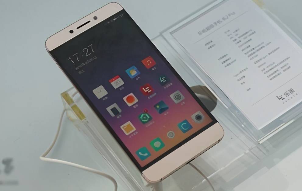 亮点,比很多同价位的手机要好很多,性价比非常高,它搭载联发科x25芯片