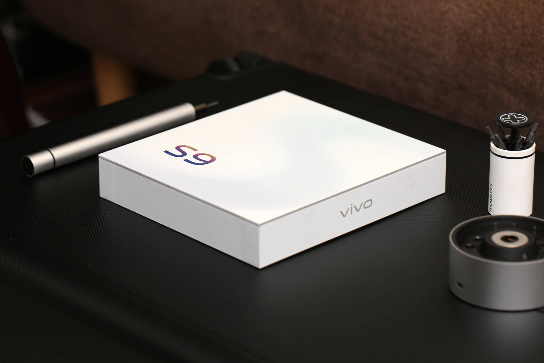 那就知道,vivo的产品在品质方面的口碑是很好的,这一点从包装盒就能够