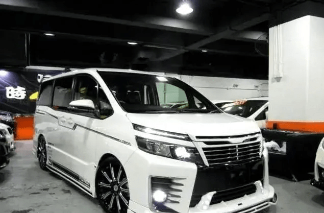 新型丰田紧凑mpv 大尺寸车厢 2 0l混动油耗5升 买了不舍得换车 车型