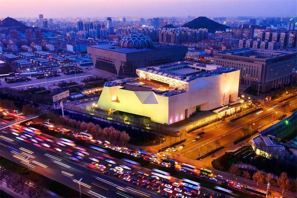 闫平万簇生成艺术展在山东美术馆隆重开幕