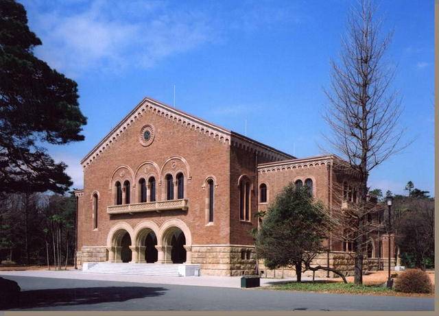 檸檬為同學們詳細介紹一下一橋大學一橋大學,簡稱一橋,坐落於日本東京