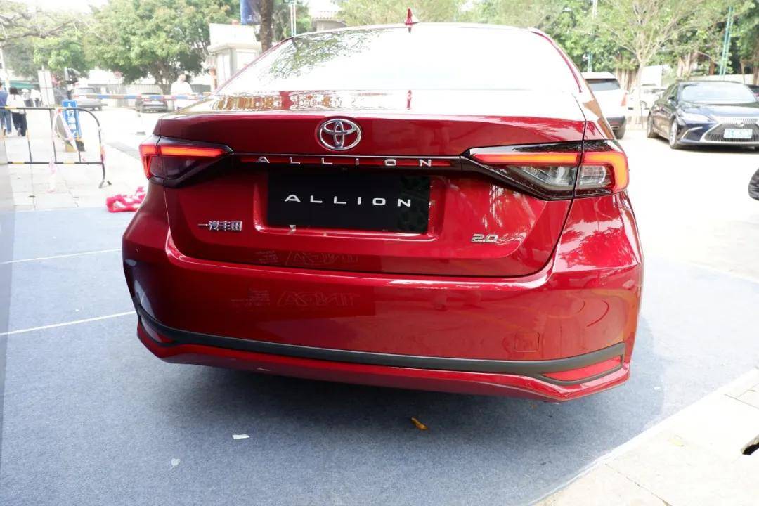 标配tss20智行安全系统丰田亚洲狮上市1428万起