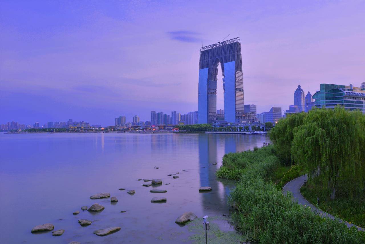 中国河流最多的城市，拥有两万多条河流，被称为东方威尼斯才