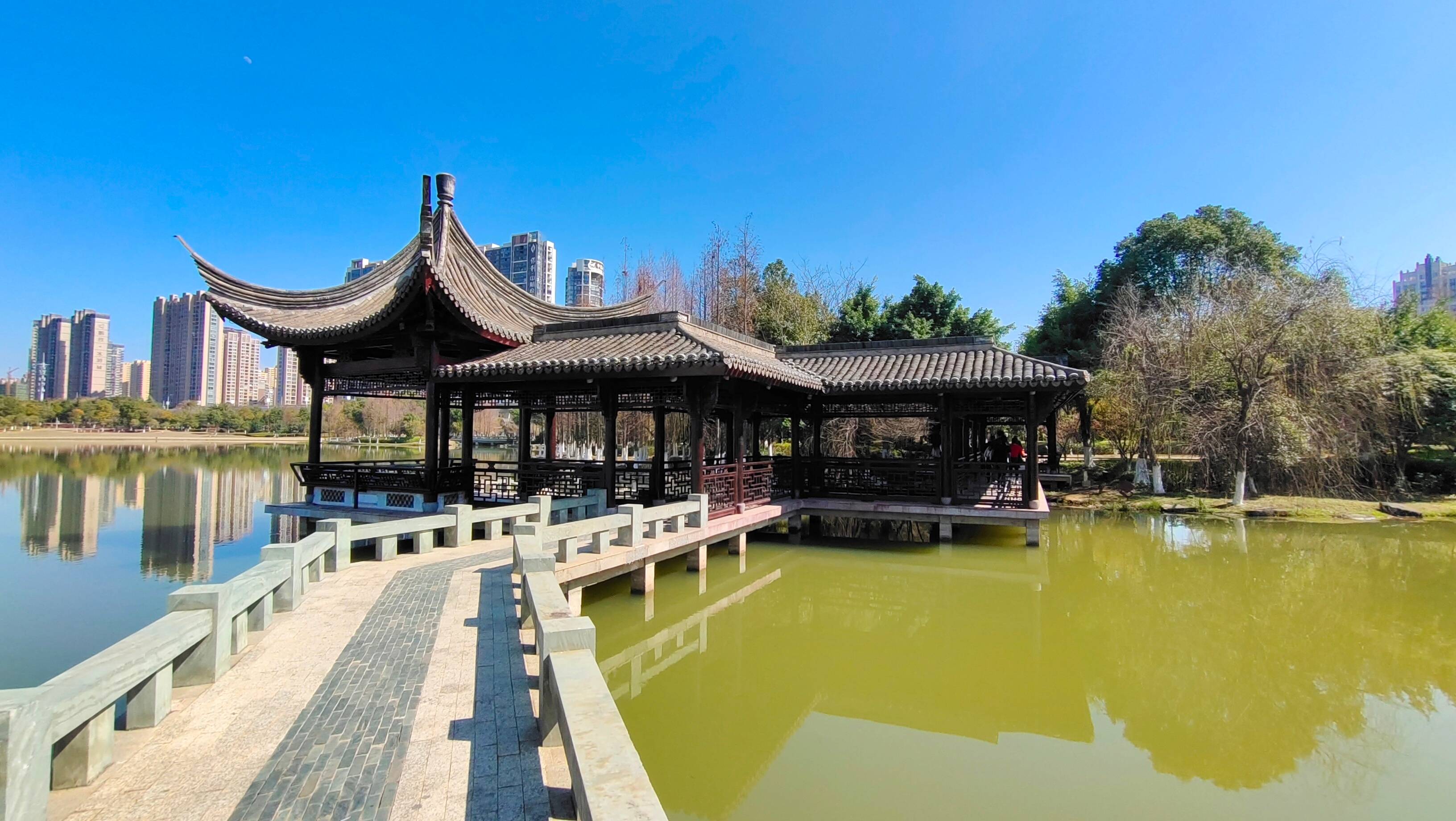 江西赣州城市中央公园江南园林式主题只可惜门庭冷落游人稀少