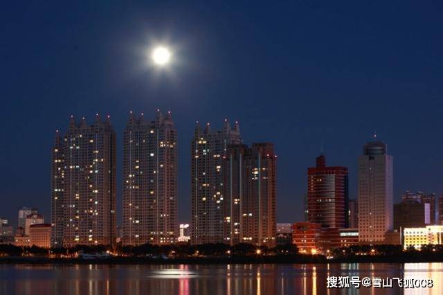 黑龙江一县级市，由绥化代管，石油储量2亿吨，天然气储量4亿方